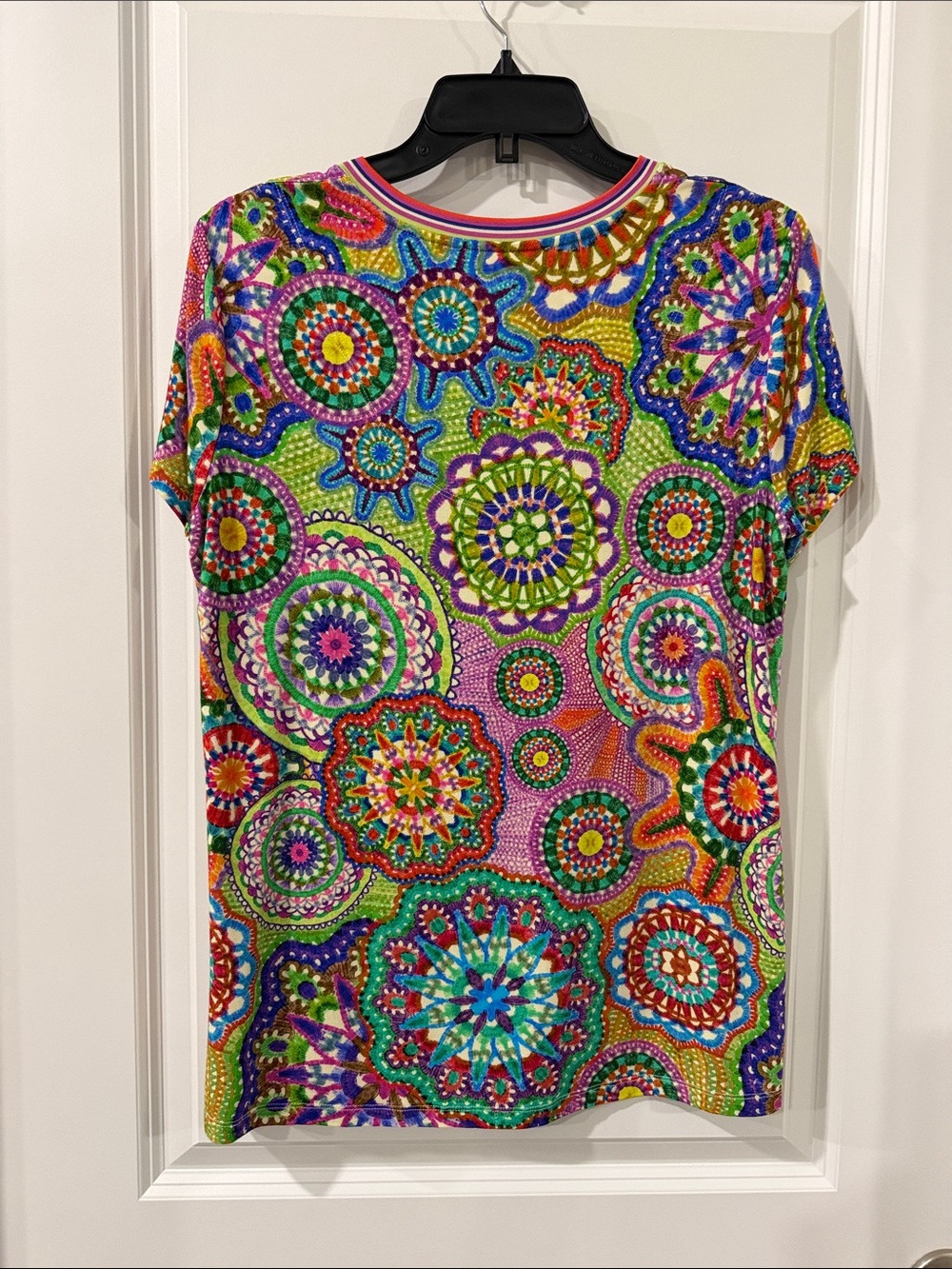 Johnny Was - Vibrant Multicolor V-Neck Short Sleeve Top. Never worn! - Picture 3 of 4